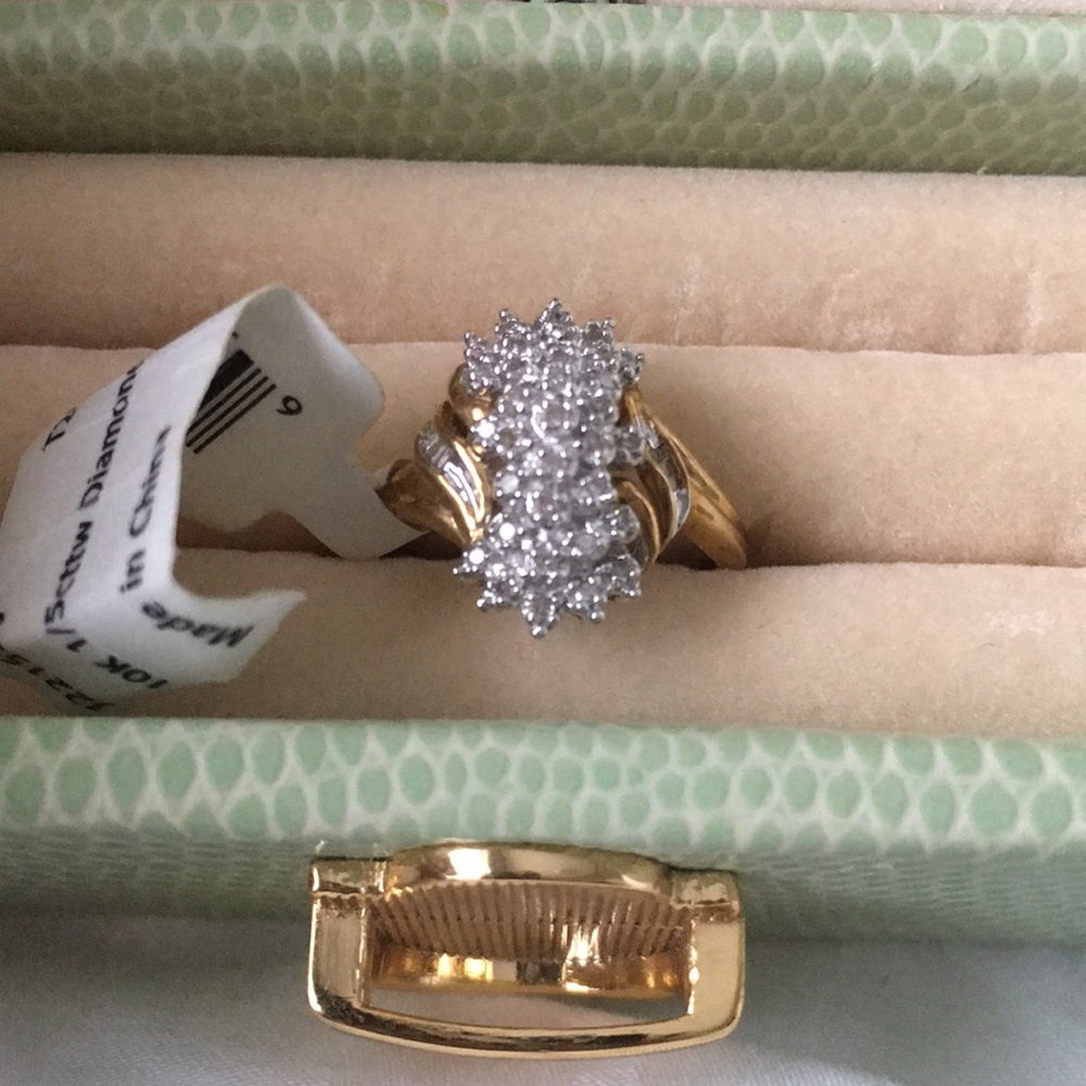10K 1/5cttw Diamond Ring Size 7 yellow gold